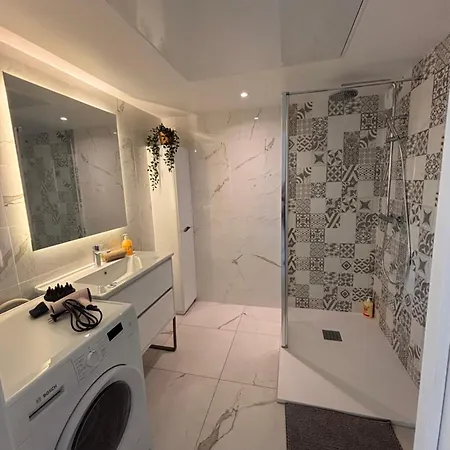 Seaside View Laurent Daire *